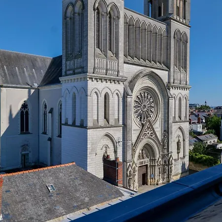 Daire Face Eglise Saint Joseph Angers- 2 Personnes Angers