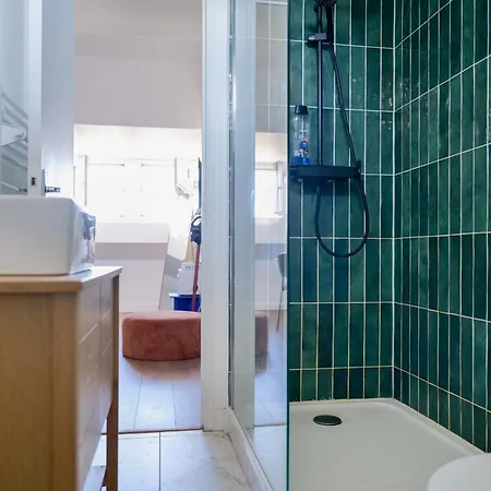 Face Eglise Saint Joseph Angers- 2 Personnes 앙제