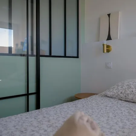 Face Eglise Saint Joseph Angers- 2 Personnes Angers