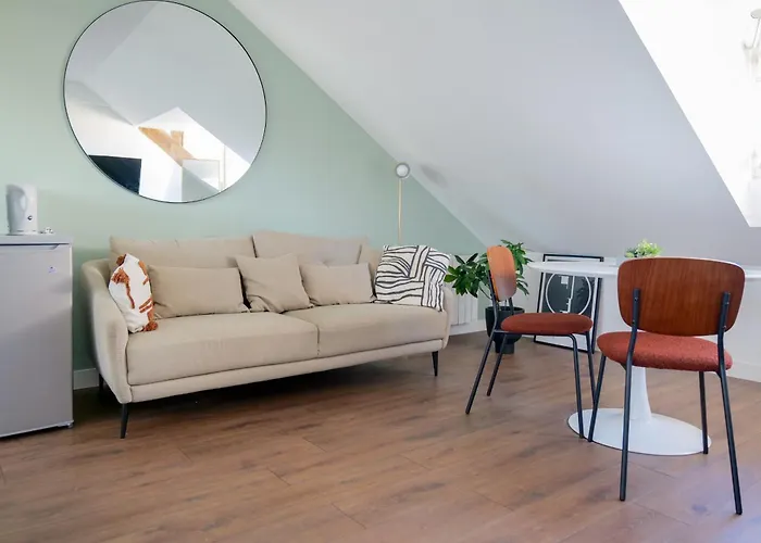 Daire Face Eglise Saint Joseph Angers- 2 Personnes