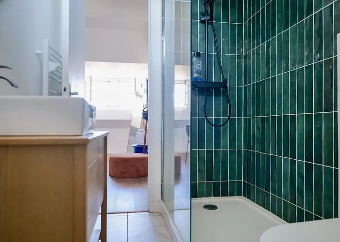 Face Eglise Saint Joseph Angers- 2 Personnes Angers