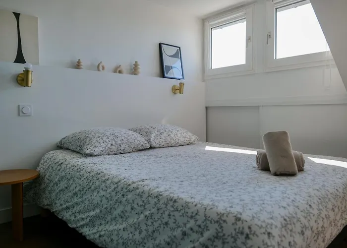 Daire Face Eglise Saint Joseph Angers- 2 Personnes