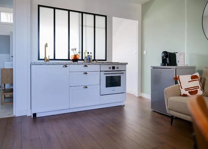 Face Eglise Saint Joseph Angers- 2 Personnes Daire *