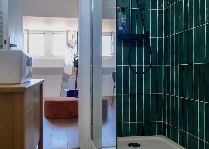 Face Eglise Saint Joseph Angers- 2 Personnes Daire *